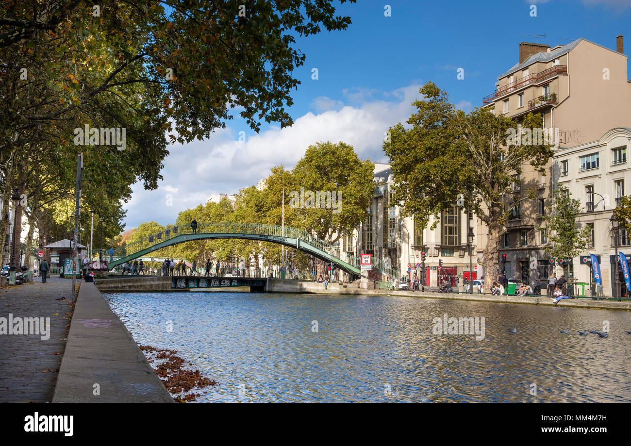 Canal Saint-Martin, a 4.6 km lungo Canal a Parigi, collegando il Canal de l'Ourcq al fiume Senna, Parigi, Francia Foto Stock