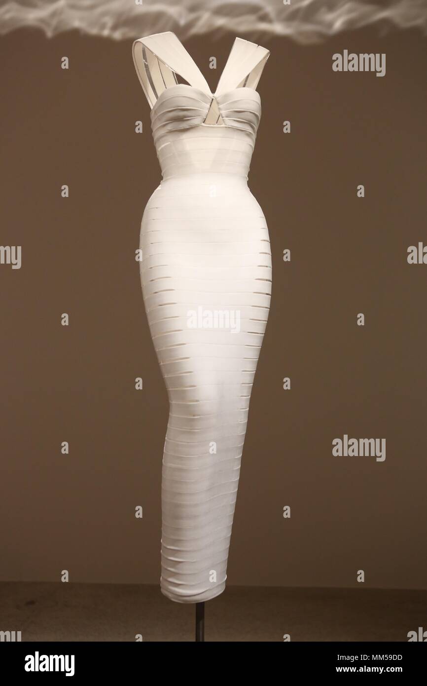 Azzedine Alaïa il couturier ,il design museum , Londra , Inghilterra Foto Stock