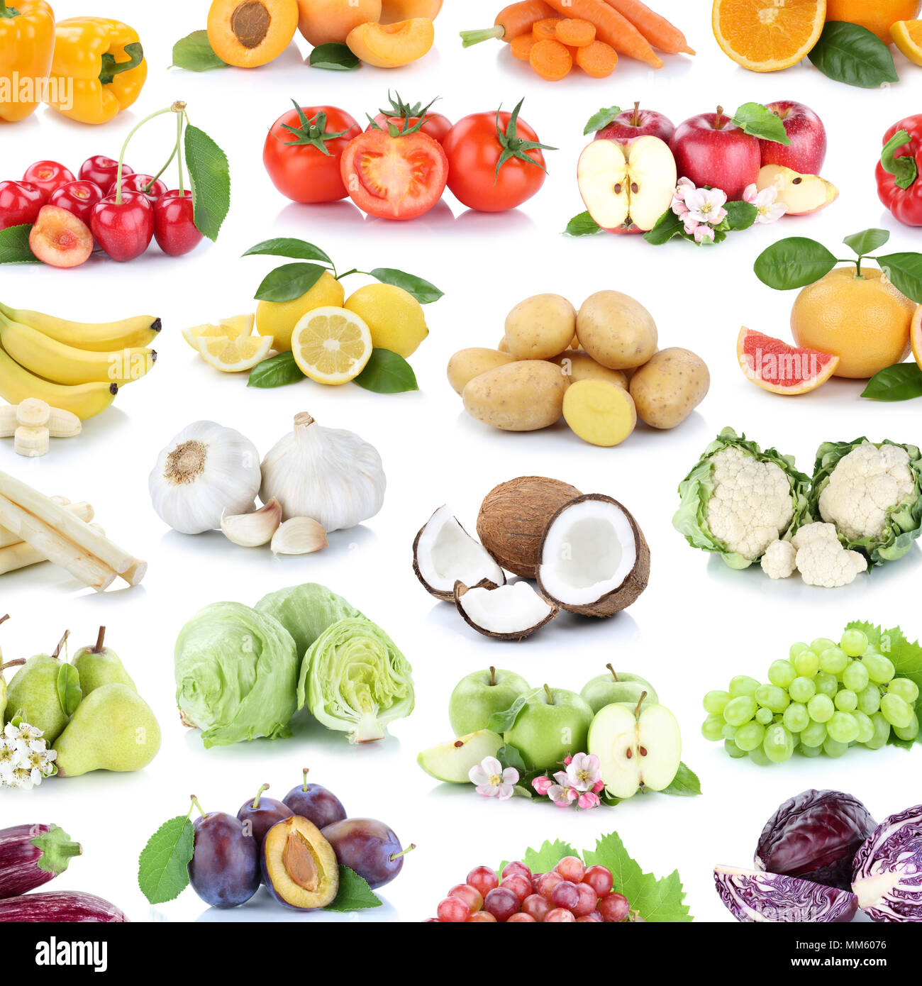 Frutta e verdura raccolta piazza sfondo mele banana Arance Limoni Uve frutto su sfondo bianco Foto Stock