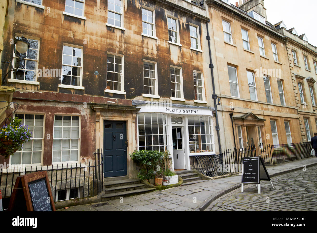 Verdure sottaceto deli in Abbey Street ciottolosi street bagno georgiano England Regno Unito Foto Stock