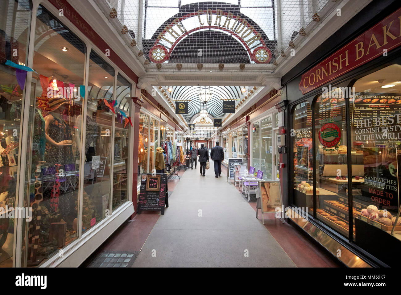 Il corridoio shopping arcade Bath England Regno Unito. Si tratta di uno dei mondi più presto portici retail Foto Stock