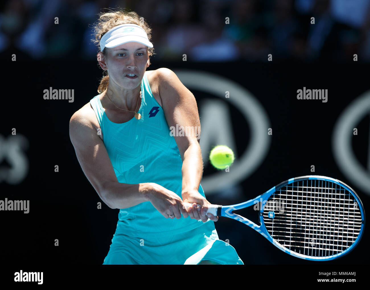 Belga giocatore di tennis Elise Mertens giocando scritto shot in Australian Open 2018 Torneo di Tennis, Melbourne Park, Melbourne, Victoria, Australia. Foto Stock