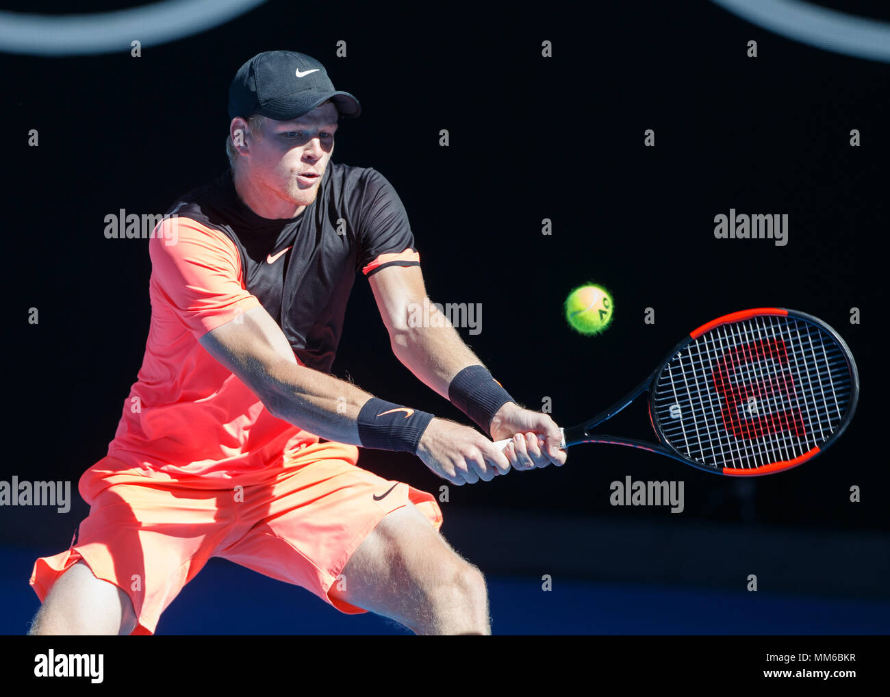 British giocatore di tennis Kyle Edmund giocando in Australian Open 2018 Torneo di Tennis, Melbourne Park, Melbourne, Victoria, Australia. Foto Stock