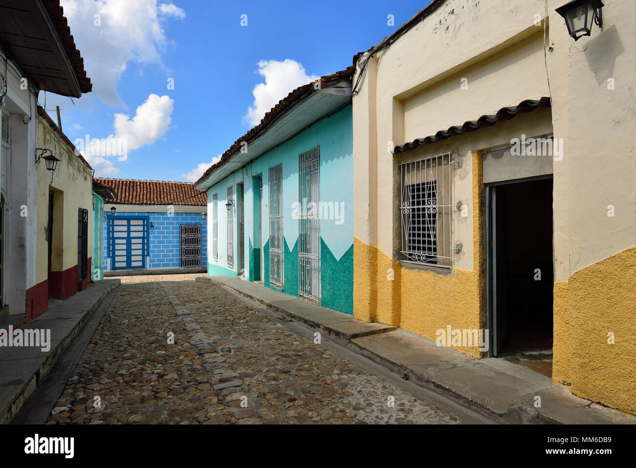 La facciata dell'edificio coloniale in Sancti Spiritus comune su Cuba Foto Stock