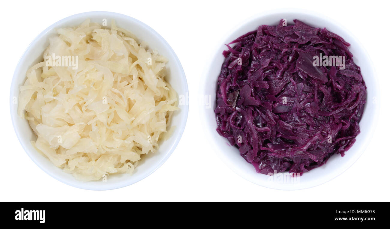 Crauti coleslaw e cavolo rosso affettato dal recipiente di cui sopra isolata su uno sfondo bianco Foto Stock