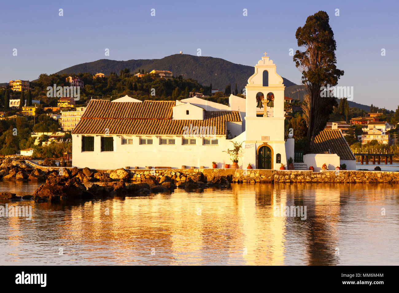 Vlacherna Monastery chiesa Corfu Grecia KANONI Vlachernon isola in viaggio viaggi per mare Foto Stock