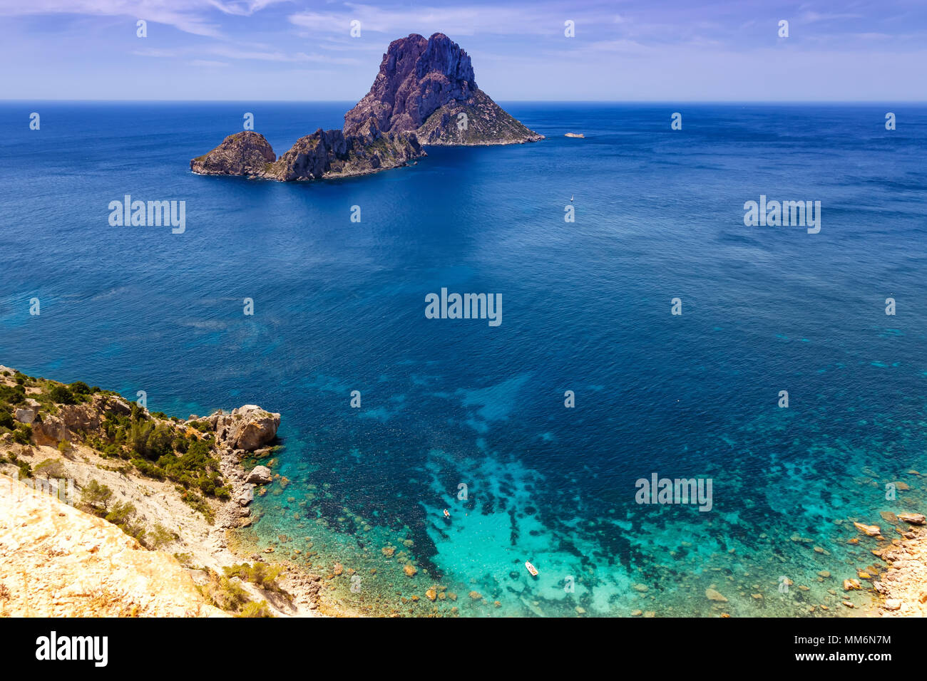 Isola di Ibiza spagna Es Vedra rock Mediterraneo viaggi baia mare vacanza viaggiare Foto Stock