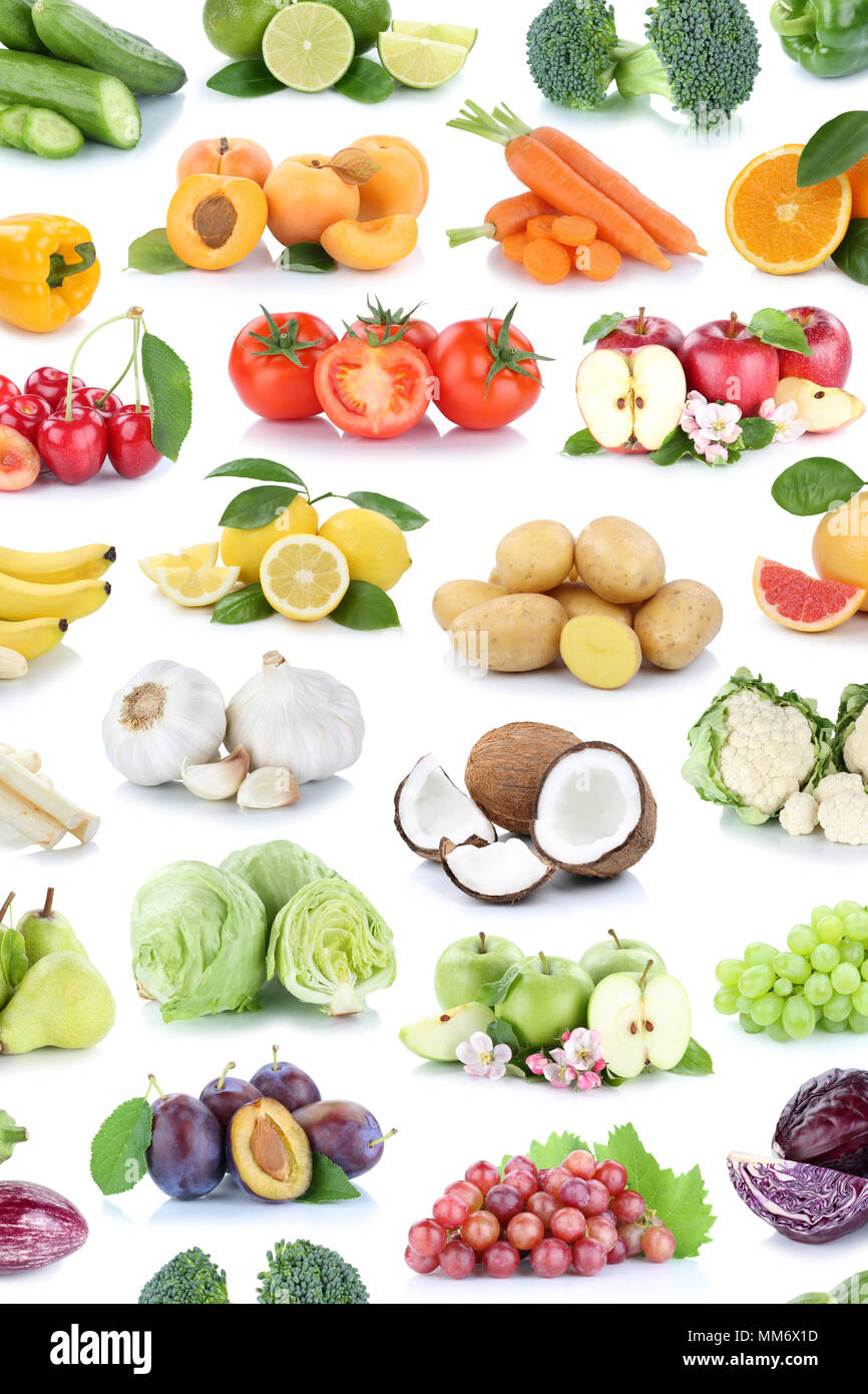 Frutta e verdura raccolta sfondo isolato di banane mele Arance Limoni Uve colori pomodori frutta su sfondo bianco Foto Stock