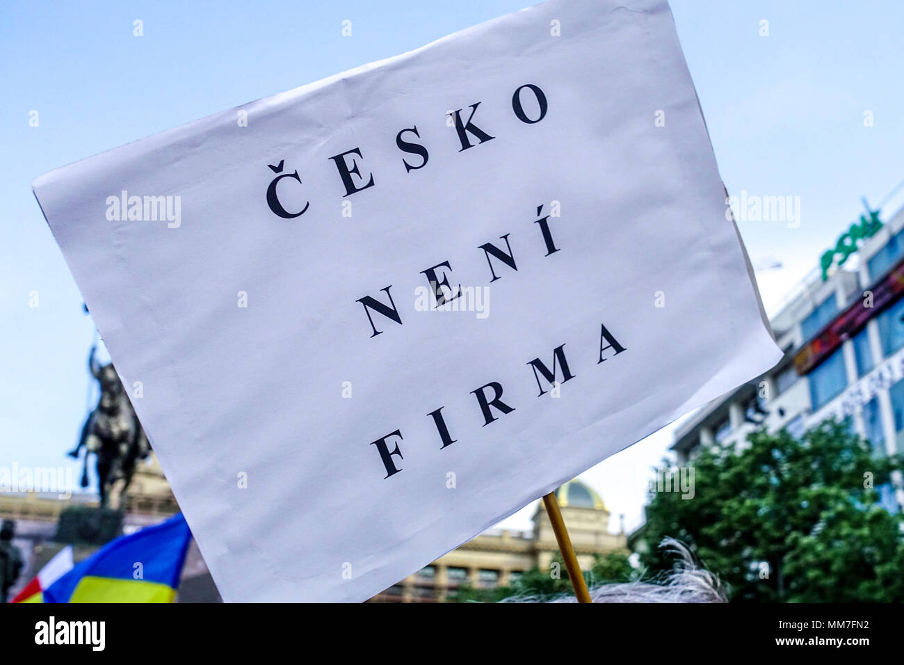 Praga, Repubblica Ceca. Il 9 maggio 2018. Manifestazione contro il Premier Babis, Presidente Zeman e i comunisti. La Repubblica ceca non è una ditta Foto Stock