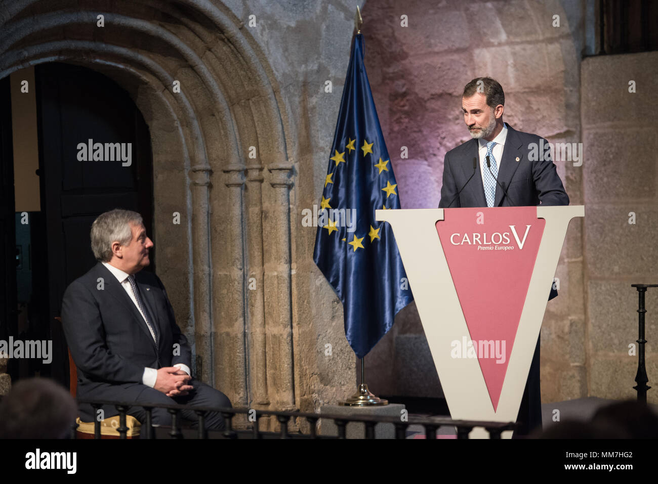 Monasterio de Yuste, Cuacos De Yuste, Spagna. 9 Maggio 2018 - Discorso di Antonio Tajani, il presidente del Parlamento europeo momenti prima di Carlos V cerimonia di premiazione. Credito: Esteban Martinena Guerrero/Alamy Live News Foto Stock