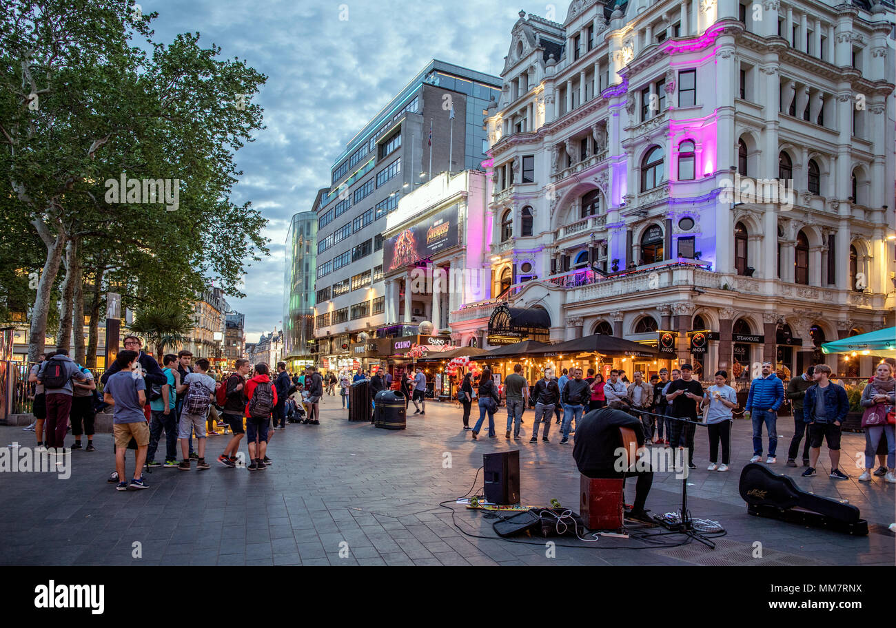 Leicester Square di notte London REGNO UNITO Foto Stock