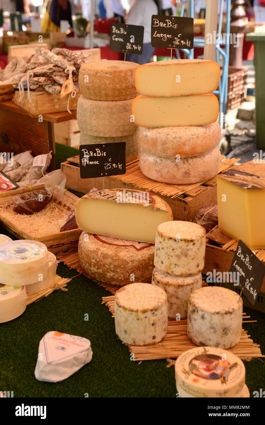 Mercato del sabato, Apt,Provence-Alpes-Côte d'Azur,Provence Francia, Europa Foto Stock
