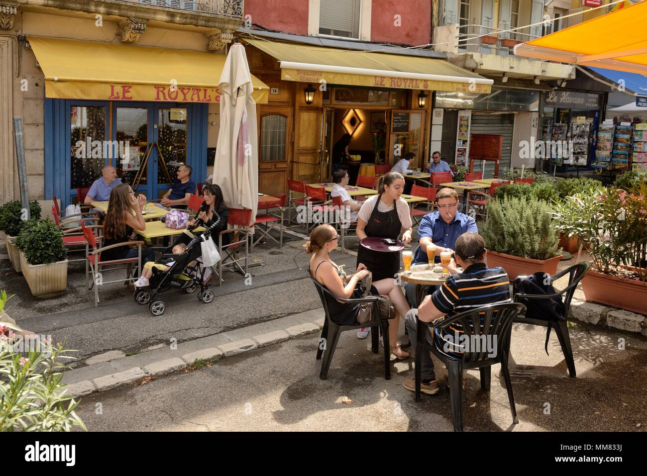 Mercato del sabato, Apt,Provence-Alpes-Côte d'Azur,Provence Francia, Europa Foto Stock