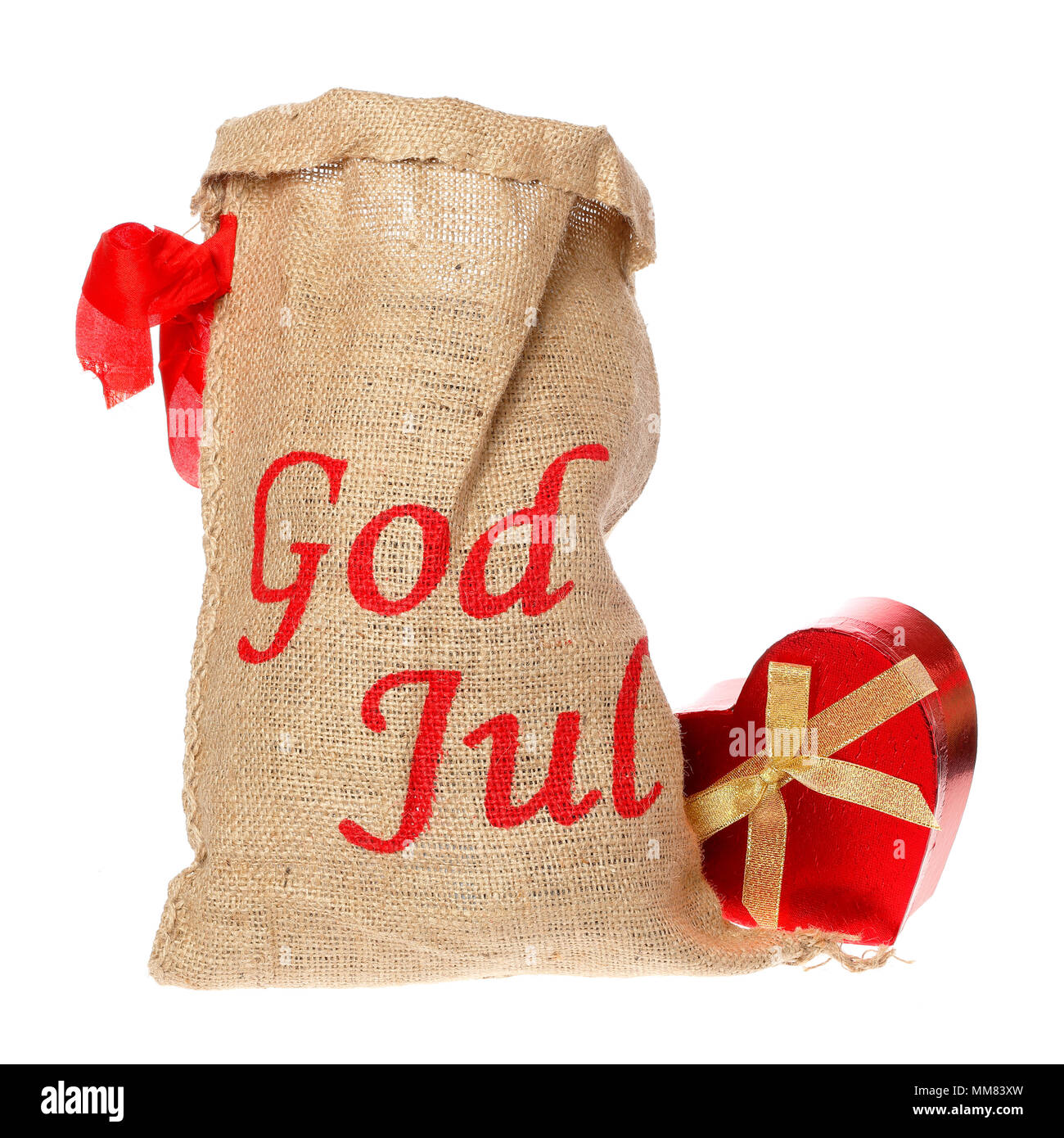 Buon Natale Svedese.Il Testo Buon Natale In Svedese Su Una Sacca Con Un Cuore Rosso Scatola Sagomata Vicino Isolati Su Sfondo Bianco Foto Stock Alamy