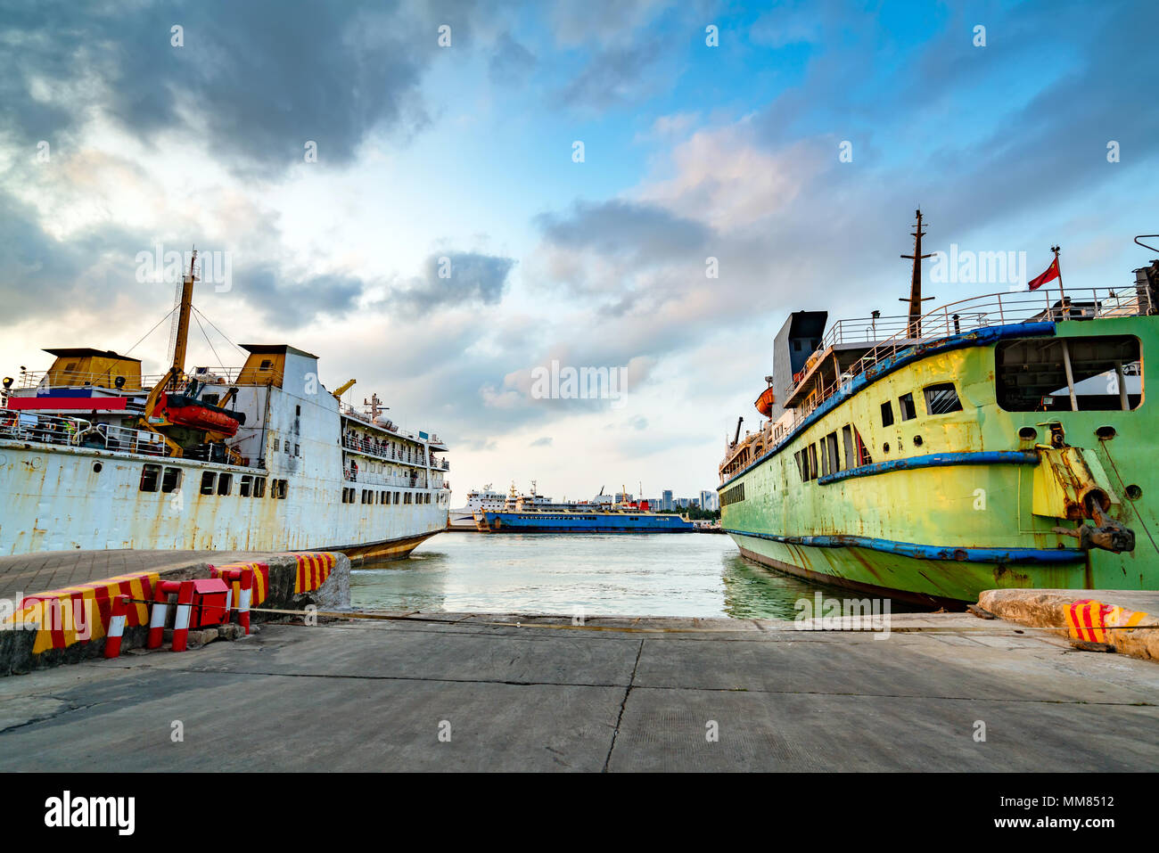 Le navi da passeggeri che sono in procinto di vela Foto Stock