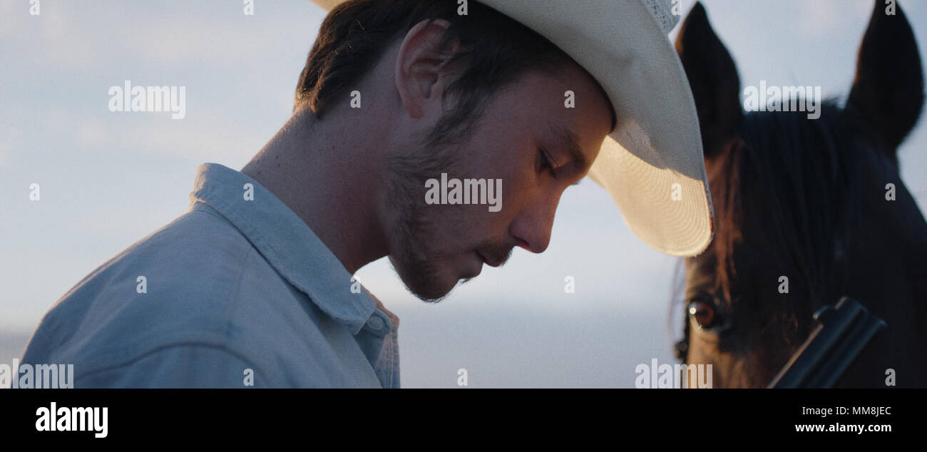 Data di rilascio: Aprile 13, 2018 Titolo: il pilota STUDIO: Sony Pictures Classics direttore: Chloe Zhao trama: sofferenza dopo un quasi fatale lesione alla testa, un giovane cowboy si impegna una ricerca di nuove identità e di ciò che significa essere un uomo nel cuore dell'America. STARRING: BRADY JANDREAU come Brady Blackburn. (Credito Immagine: © Sony Pictures Classics/Entertainment Immagini) Foto Stock