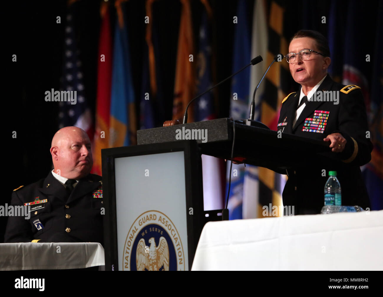 Il Mag. Gen Elizabeth Austin indirizzi nazionali di soldati di guardia nel corso della 139a Conferenza Generale & Exhibition di Louisville, Kentucky, 10 settembre 2017. (U.S. Esercito Foto di Sgt. Eben Boothby) Foto Stock