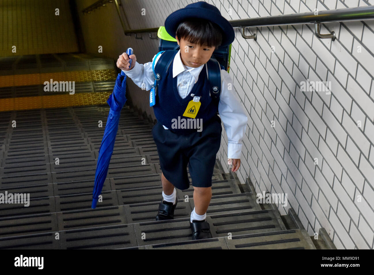 Schoolchild nella metropolitana, Kyoto in Giappone Foto Stock