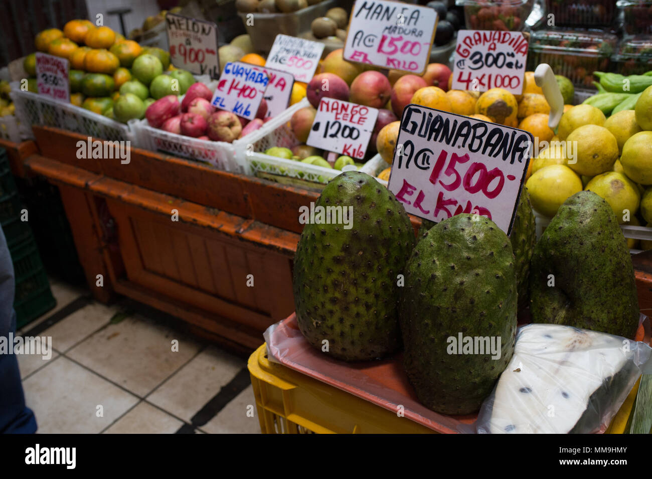 Frutti tropicali nel mercato centrale di San Jose, Costa Rica, Centroamerica Foto Stock
