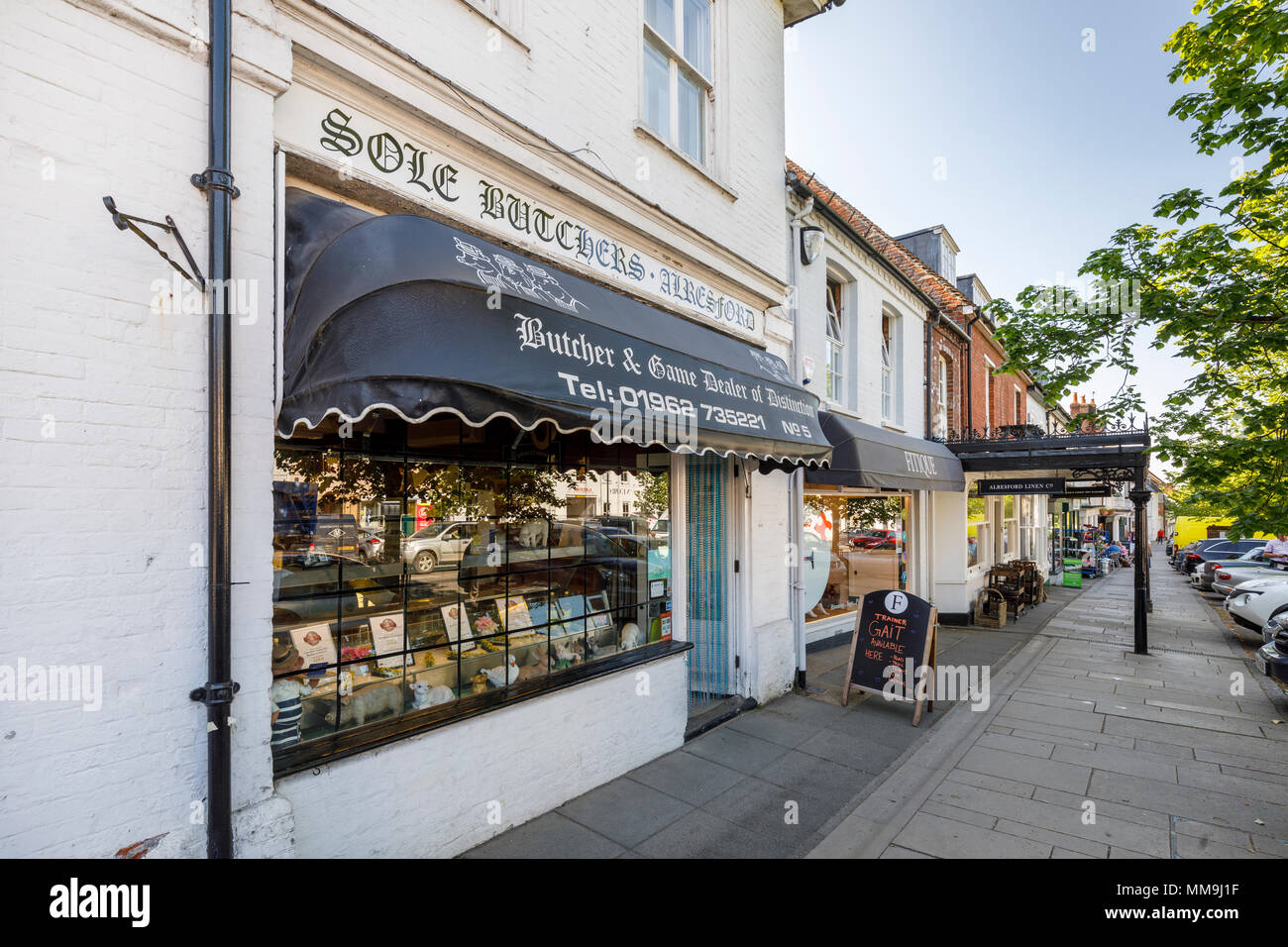 Suola macellerie, una macelleria tradizionale e game shop in Broad Street, New Alresford, una piccola città o villaggio in Hampshire, Inghilterra meridionale, Regno Unito Foto Stock