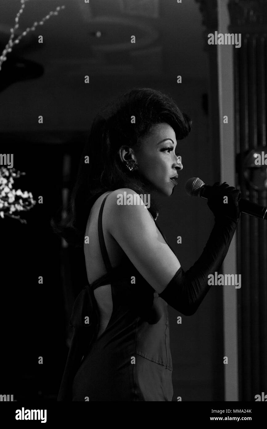 New York, NY - Maggio 7, 2018: N'Kenge Simpson-Hoffman esegue a due E Lounge come parte di Broadway presso l'Hotel Pierre serie di preformances Foto Stock