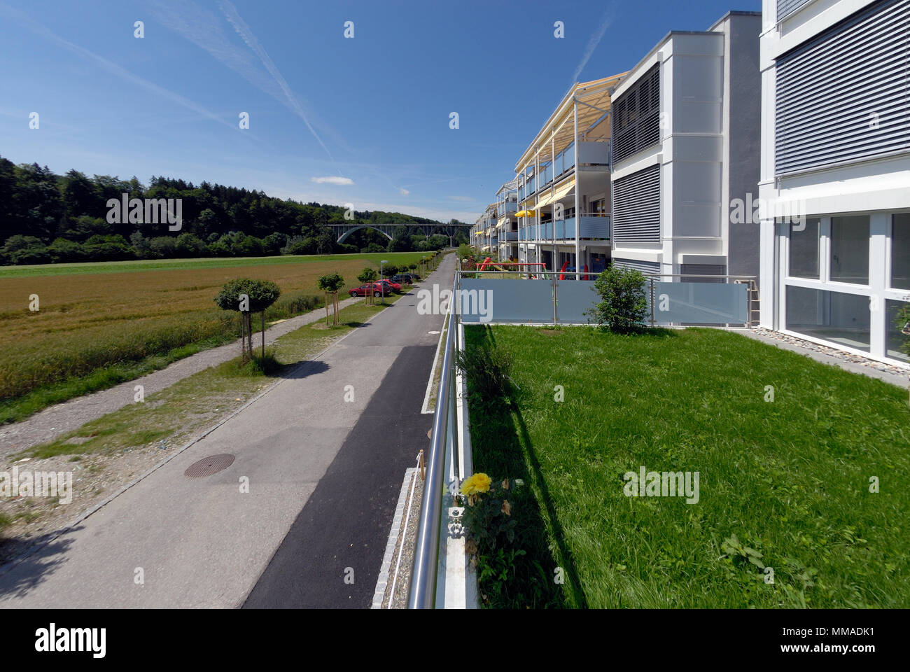 Edificio di appartamenti in campagna in Svizzera Foto Stock