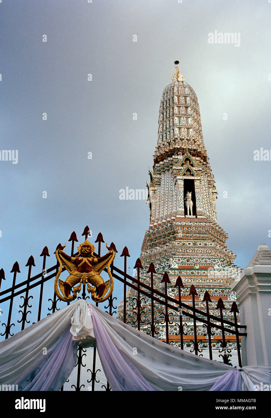 Garuda presso il tempio buddista di Tempio di Dawn - Wat Arun tempio a Bangkok Yai Thonburi a Bangkok in Tailandia in Asia del sud-est in Estremo Oriente. Il buddismo Travel Foto Stock