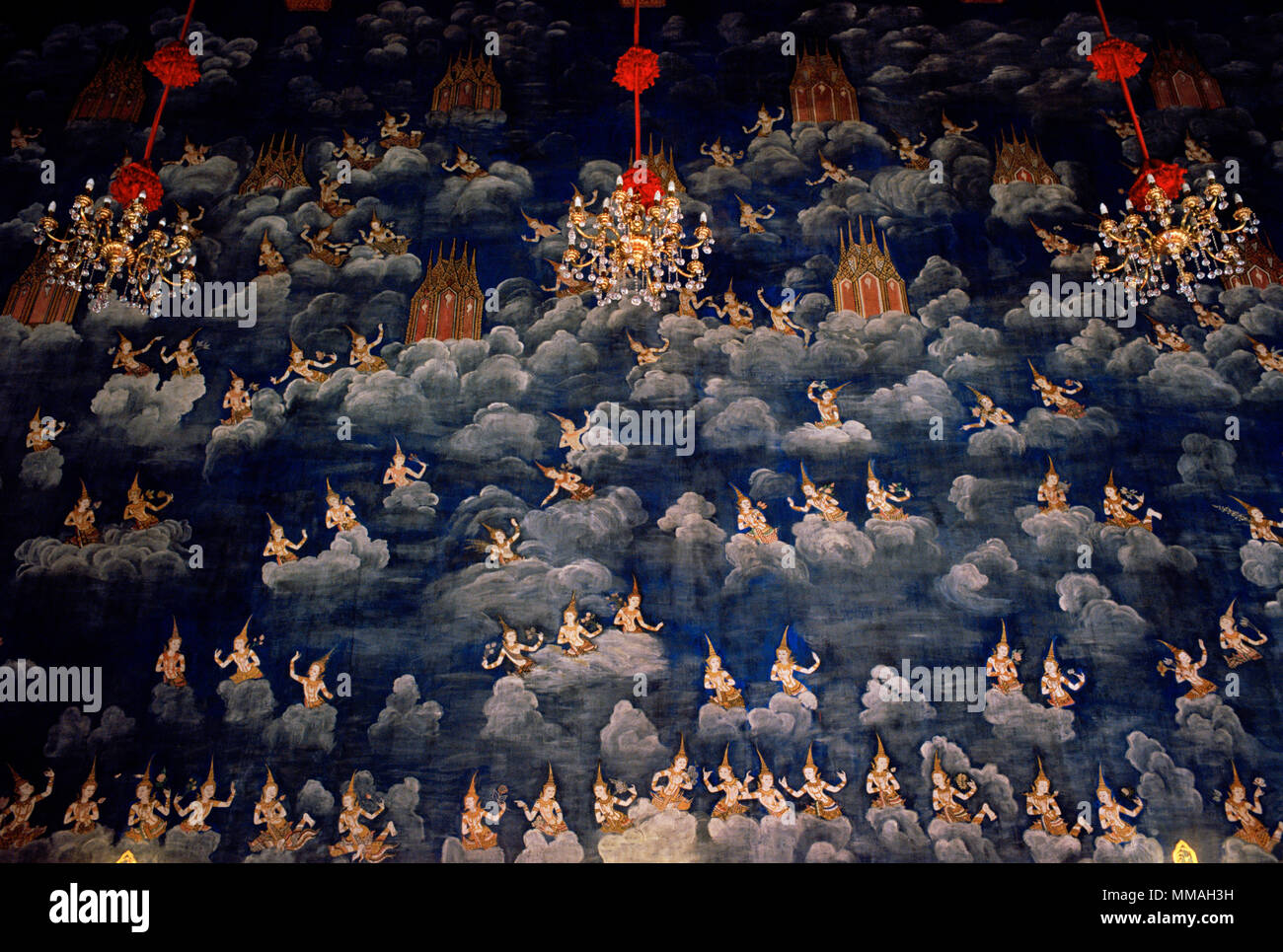 L affresco nella ubosot del tempio buddista in Wat Thewa Ratchakunchon a Bangkok in Tailandia in Asia del sud-est in Estremo Oriente. Il buddismo arte viaggi a colori Foto Stock