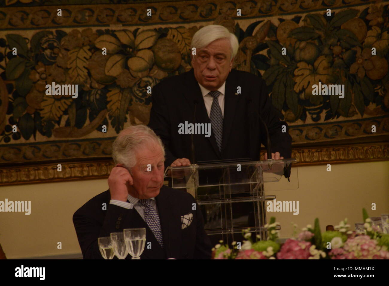 Atene, Grecia. 09 Maggio, 2018. Il presidente della Repubblica ellenica Prokopis Pavlopoulos, durante il suo discorso alla cena ufficiale in onore di Charles, Principe di Galles in Greco Palazzo Presidenziale. Credito: Dimitrios Karvountzis/Pacific Press/Alamy Live News Foto Stock