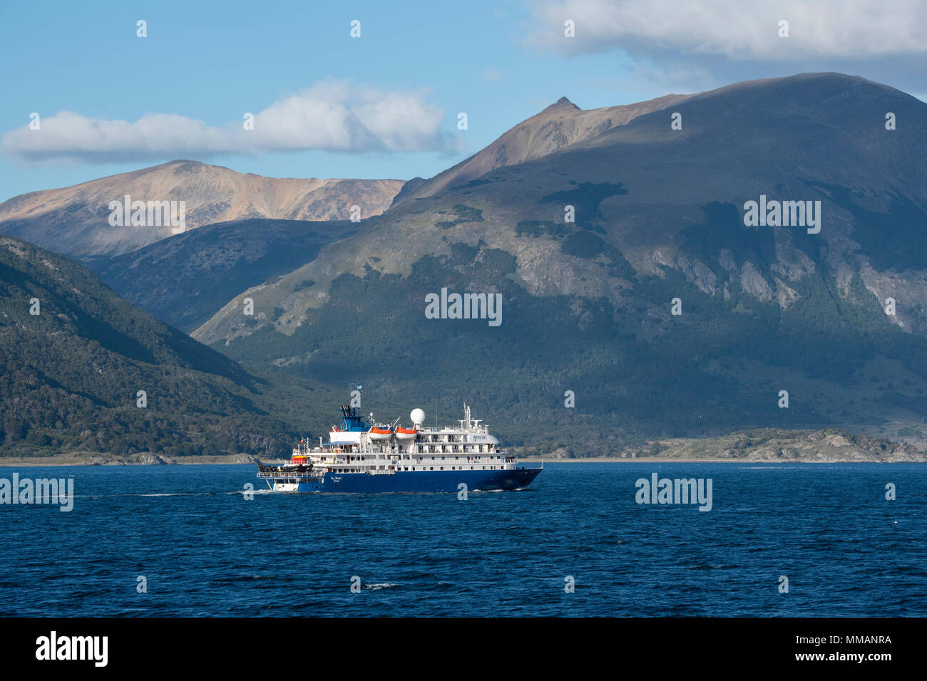 Sud America, il Canale di Beagle, 150 miglio lungo vie navigabili di agire come il confine tra Cile e Argentina in Tierra del Fuego arcipelago. Visualizzare betwee Foto Stock