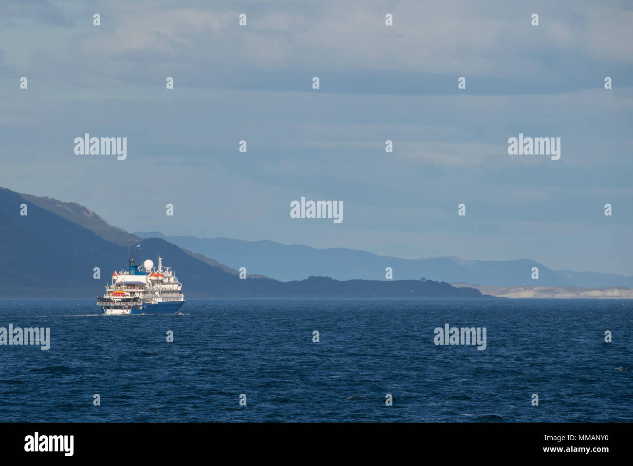 Sud America, il Canale di Beagle, 150 miglio lungo vie navigabili di agire come il confine tra Cile e Argentina in Tierra del Fuego arcipelago. Foto Stock