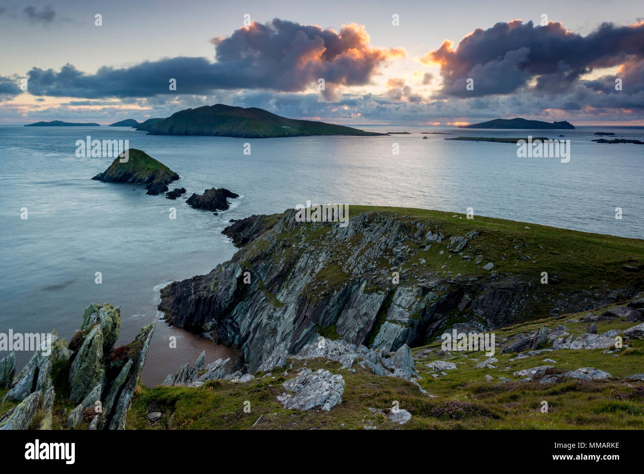 Isole Blasket al tramonto da Dunmore Testa, penisola di Dingle, nella contea di Kerry, Repubblica di Irlanda Foto Stock