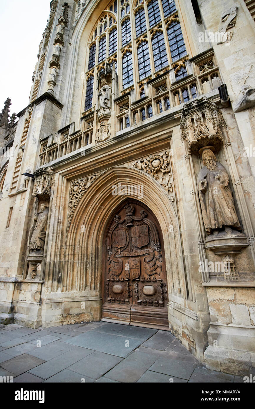 Grandi scolpiti ovest porta anteriore dell Abbazia di Bath Bath England Regno Unito Foto Stock