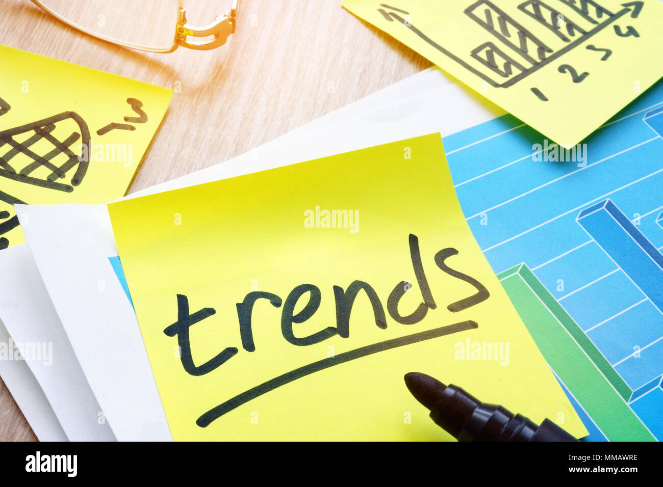 Tendenze manoscritta su memo stick. Foto Stock