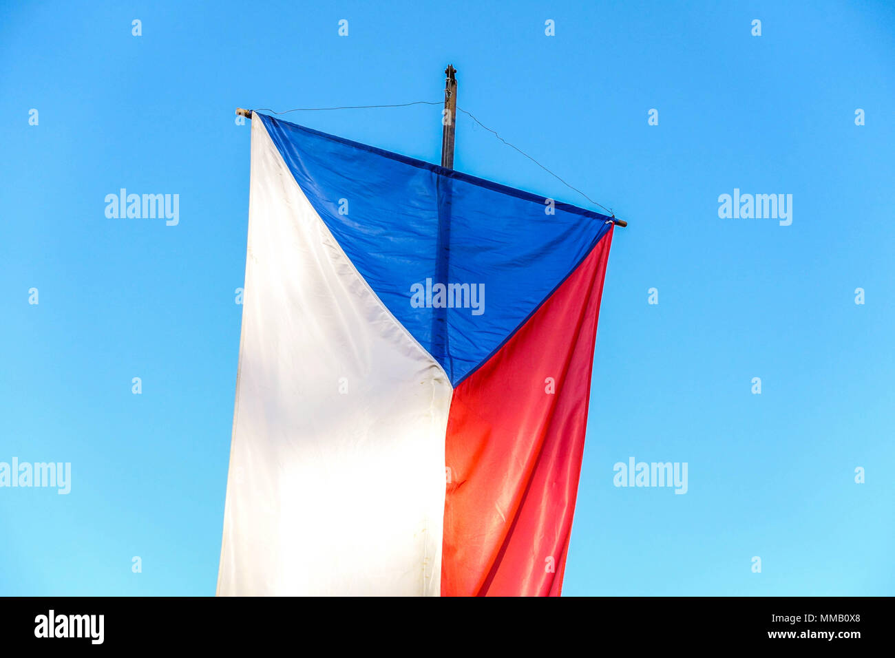 Bandiera Ceca su un pennone Foto Stock