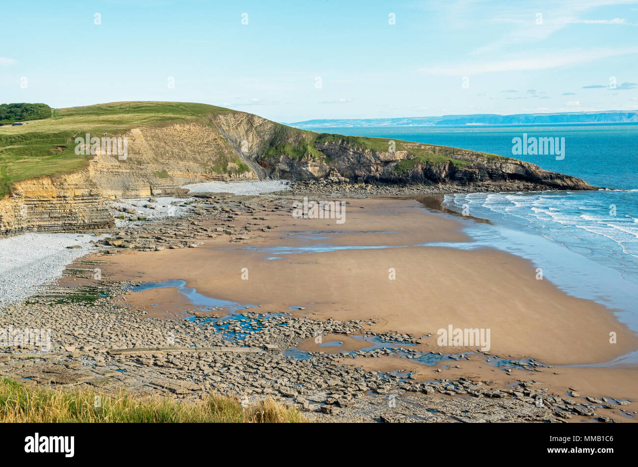 Dunraven Bay, una spiaggia molto popolare a Southerndown sul Glamorgan Heritage Coast, South Wales, Luglio Foto Stock