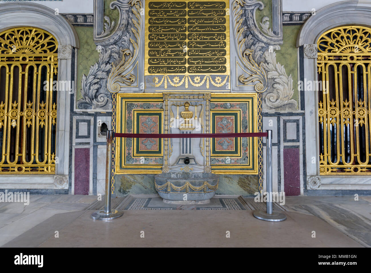 Vista del soffitto della sala di circoncisione presso il Palazzo di Topkapi, il museo grande destinazione,a Istanbul, Turchia. Foto Stock