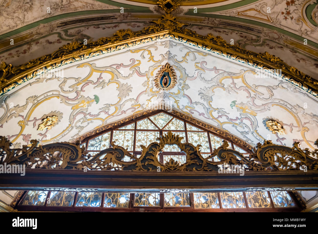 Vista del soffitto della sala di circoncisione presso il Palazzo di Topkapi, il museo grande destinazione,a Istanbul, Turchia. Foto Stock