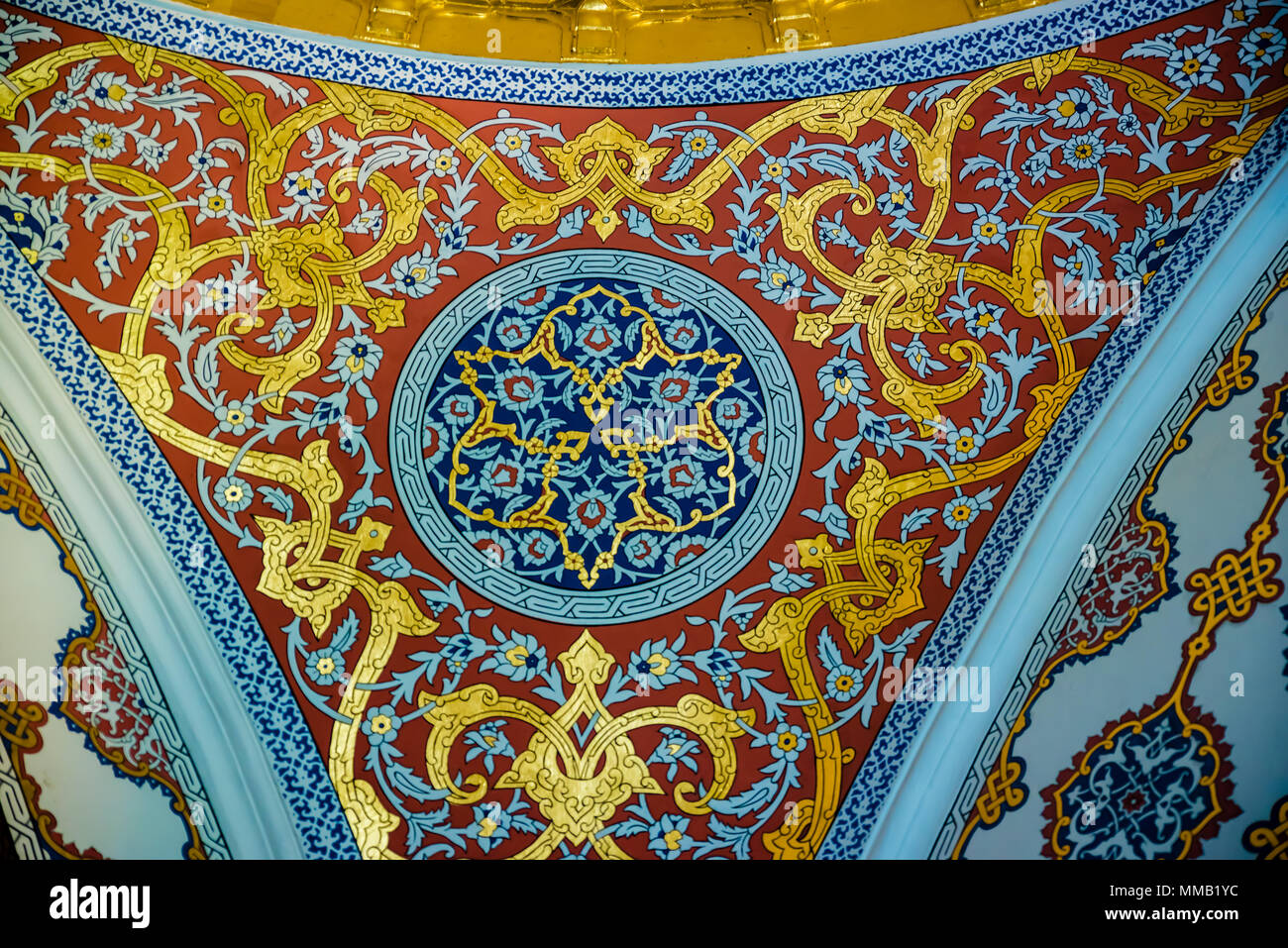 Vista del soffitto della sala di circoncisione presso il Palazzo di Topkapi, il museo grande destinazione,a Istanbul, Turchia. Foto Stock
