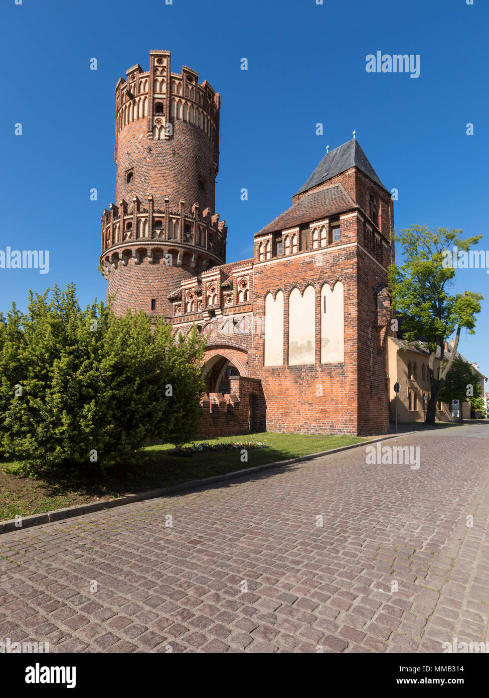 Neustädter Tor Porta e torre nelle mura della città medievale di Tangermünde, Sassonia-Anhalt Foto Stock