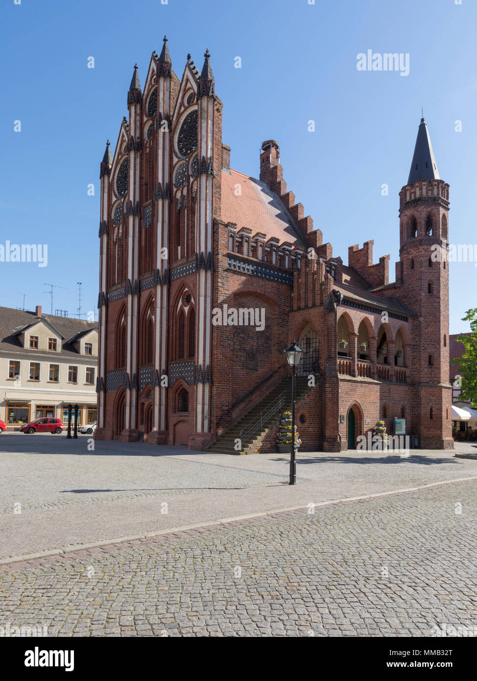 Il municipio storico presso la Città Anseatica di Tangermünde, Sassonia-Anhalt, Germania Foto Stock