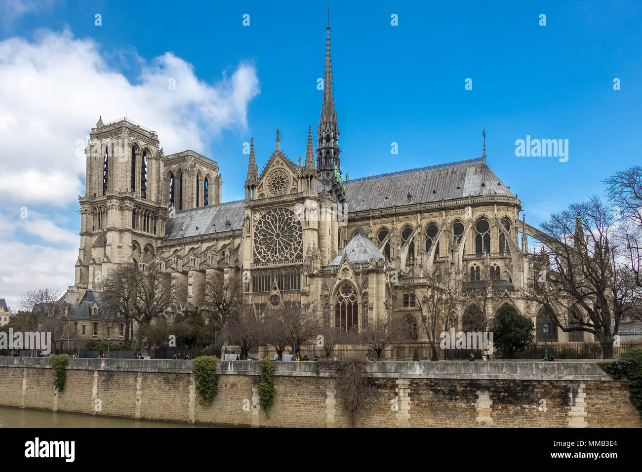 La cattedrale di Notre Dame da Quai de Montebello, Parigi, Francia Foto Stock