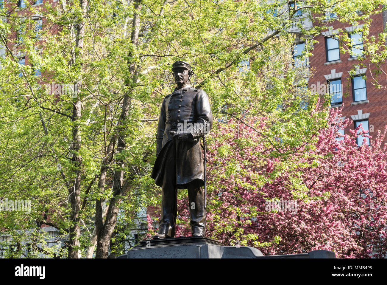 Farragut monumento è circondato da bellissimi alberi di primavera a Madison Square Park, New York, Stati Uniti d'America Foto Stock