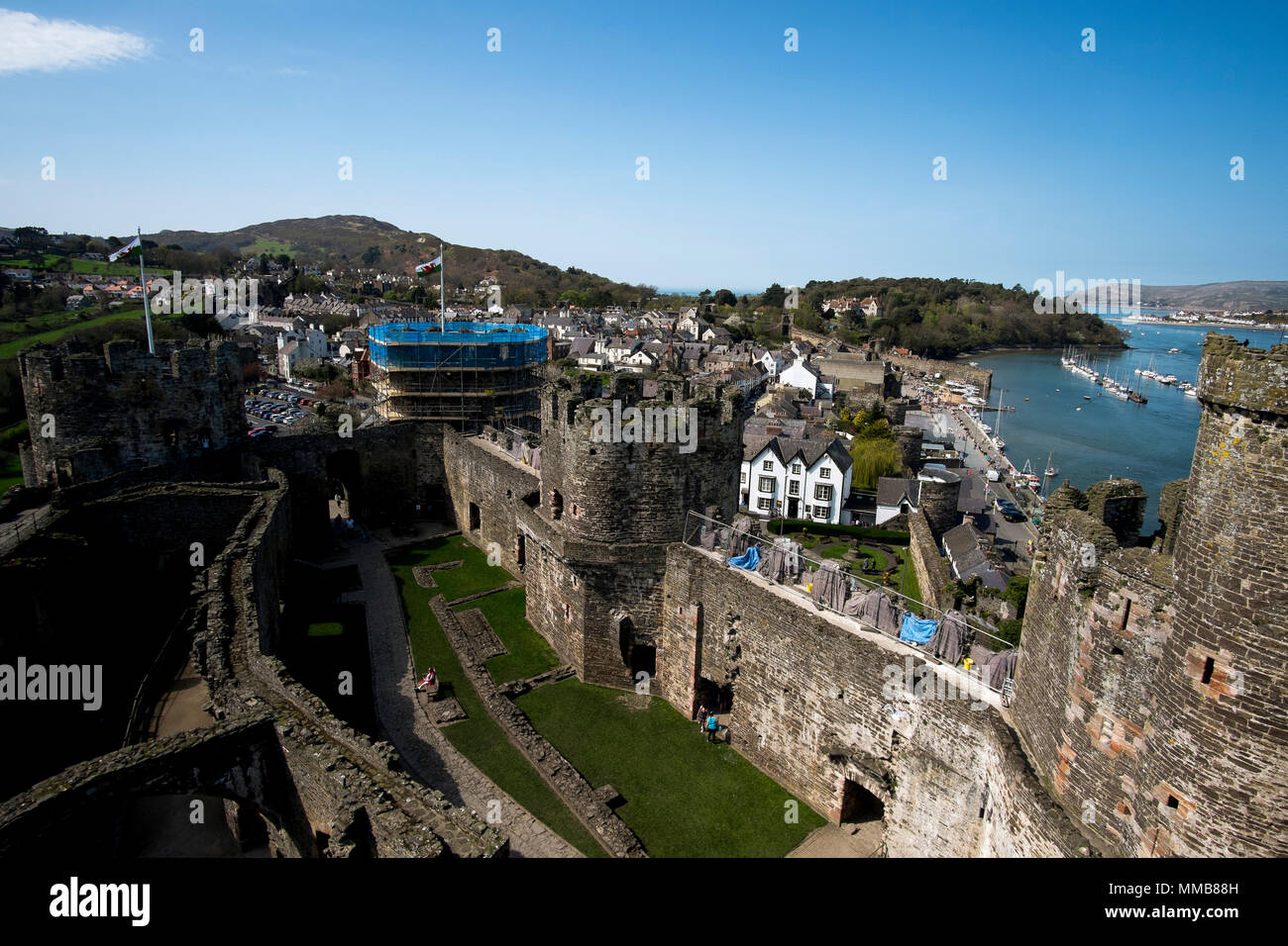 La vista dalla cima del Conwy Castle, Galles Foto Stock