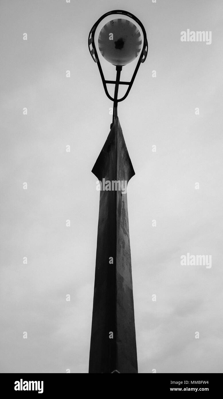 Una lampada decorativa post street light in Cardiff Foto Stock