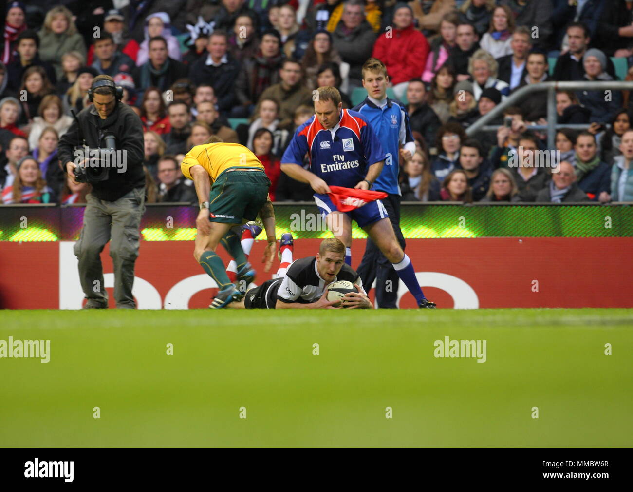 Sam Tomkins punteggi per i barbari, Twickenham Stadium di Londra. 26 Novembre 2011 Foto Stock