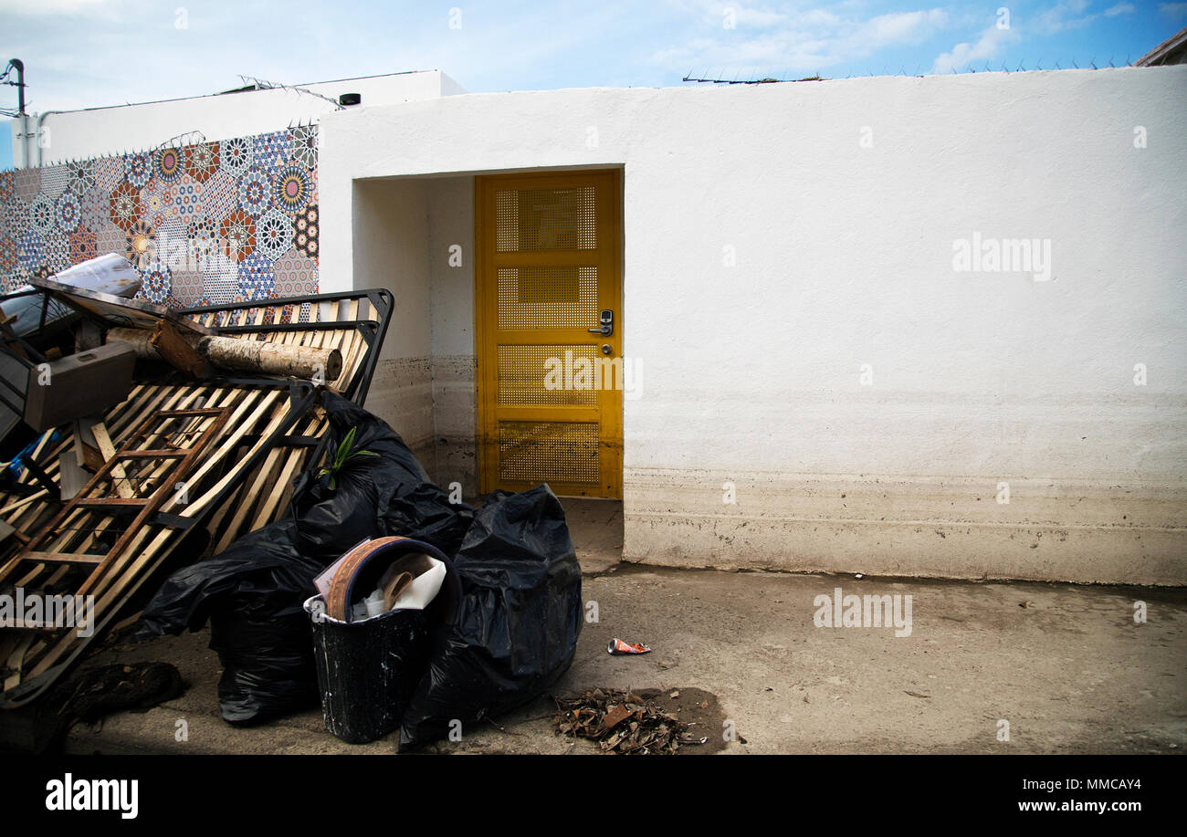 San Juan, PR, 12 Ottobre 2017 - Flood linee possono ancora essere viste nelle case, causati dalle forti piogge portate dall uragano Maria in Puerto Rico. Yuisa Rios/FEMA Foto Stock