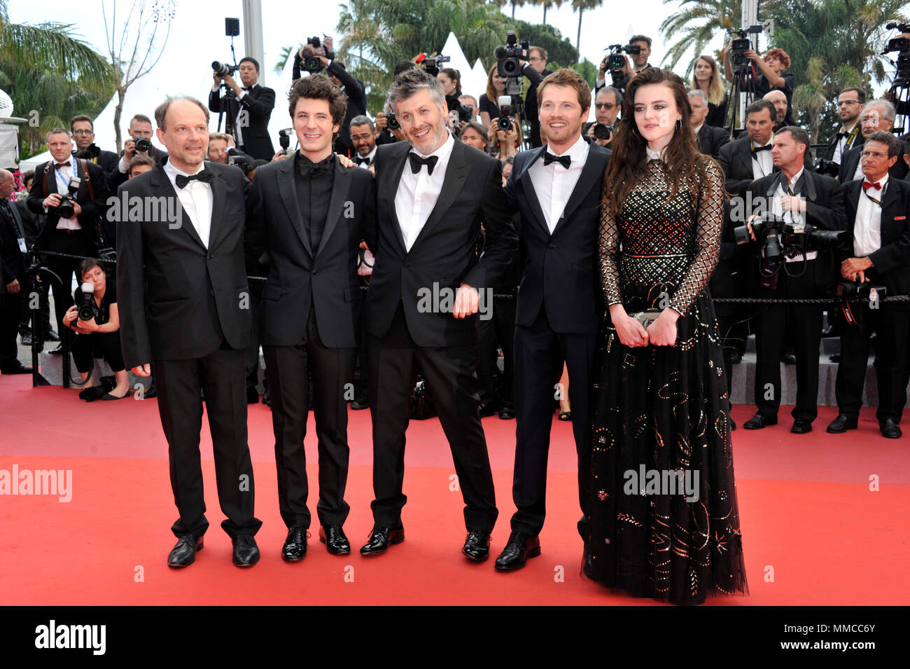 Cannes, Francia. Il 10 maggio, 2018. Settantunesima Cannes Film Festival 2018, tappeto rosso film film 'Siamo spiacenti Angel' nella foto : Adele Wismes, Pierre Deladonchamps, Christophe Honore, Vincent Lacoste, Denis Podalydes Credit: Indipendente Agenzia fotografica/Alamy Live News Foto Stock