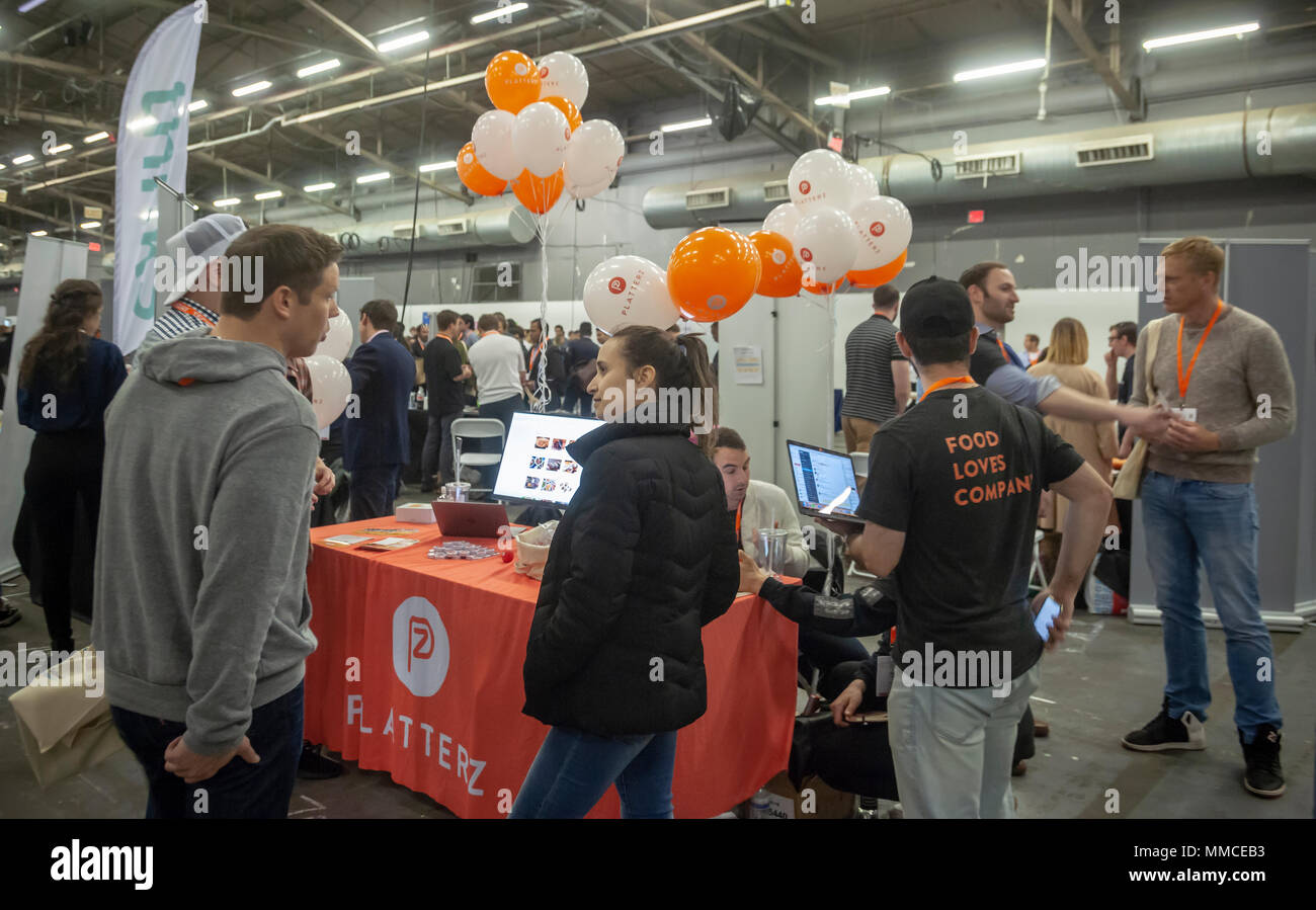 New York, Stati Uniti d'America. Il 10 maggio, 2018. Platterz, corporate servizio catering presso il TechDay evento di New York il giovedì, 10 maggio 2018. Migliaia parteciparono a cercare i lavori con la startup e alla rete con i loro coetanei, e forse per trovare la prossima grande l'avvio. Bollette TechDay stesso come negli Stati Uniti il più grande evento di avvio con oltre 500 espositori e oltre 20.000 partecipanti. (© Richard B. Levine) Credito: Richard Levine/Alamy Live News Foto Stock