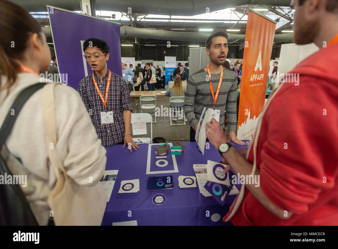 New York, Stati Uniti d'America. Il 10 maggio, 2018. Domio home ospitalità condivisione piattaforma TechDay evento di New York il giovedì, 10 maggio 2018. Migliaia parteciparono a cercare i lavori con la startup e alla rete con i loro coetanei, e forse per trovare la prossima grande l'avvio. Bollette TechDay stesso come negli Stati Uniti il più grande evento di avvio con oltre 500 espositori e oltre 20.000 partecipanti. (© Richard B. Levine) Credito: Richard Levine/Alamy Live News Foto Stock